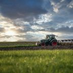 tractor-gb7cb781b1_1280