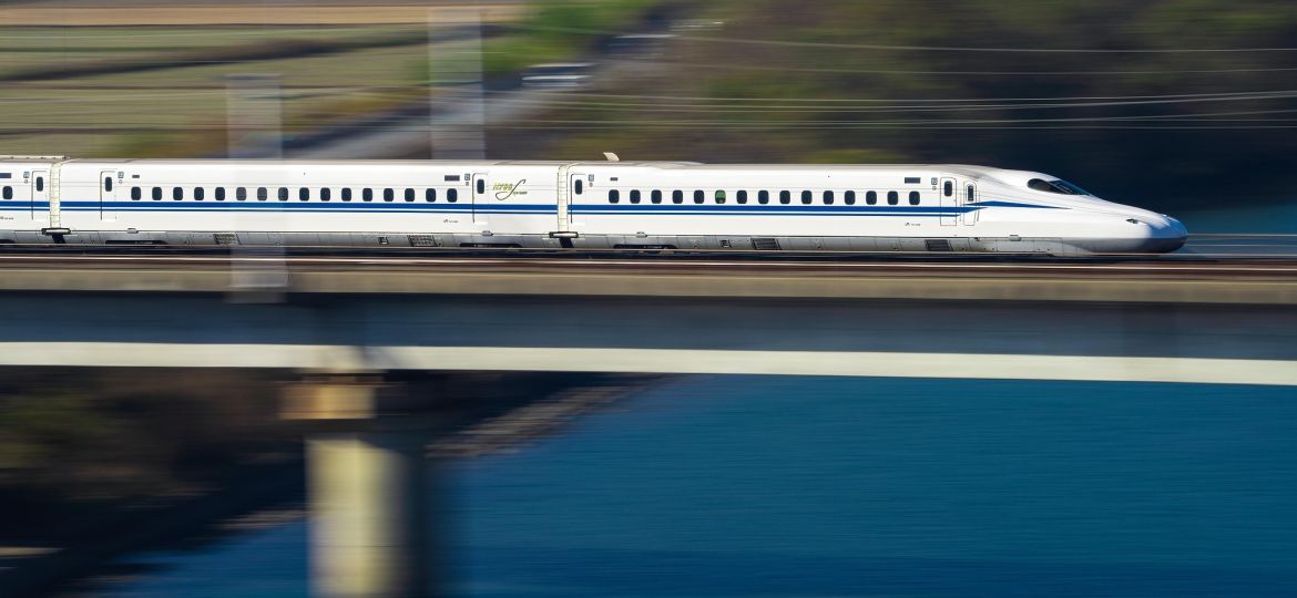 train-8446249_1920