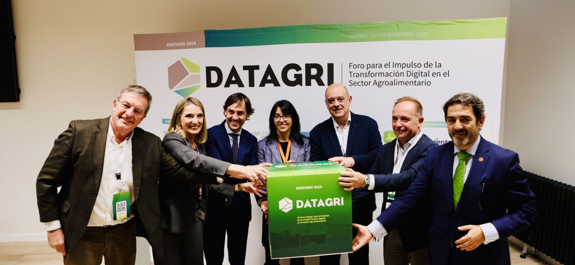 foto paso del testigo a DATAGRI 2025 Región de Murcia